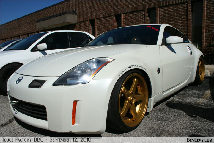 White 350Z with Axis Super Hiro wheels