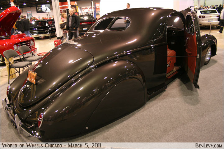 1939 Lincoln Zephyr Coupe in Carbon Grey Metallic
