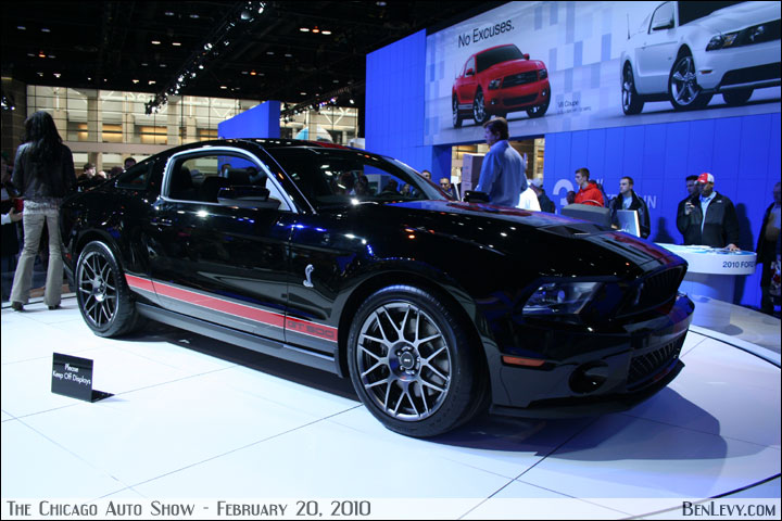 Black Ford Mustang Shelby GT500