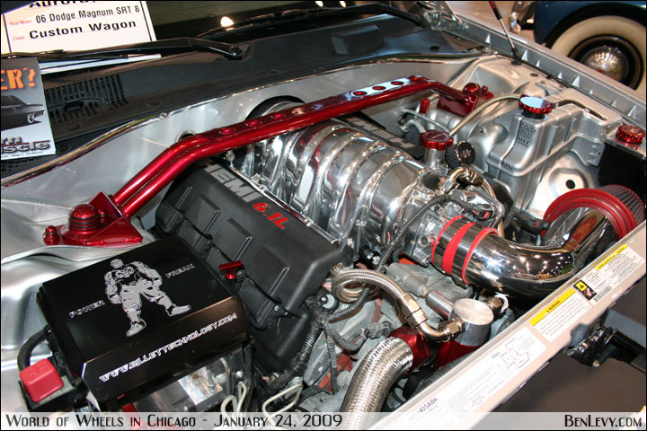 Dodge Magnum SRT-8 Engine